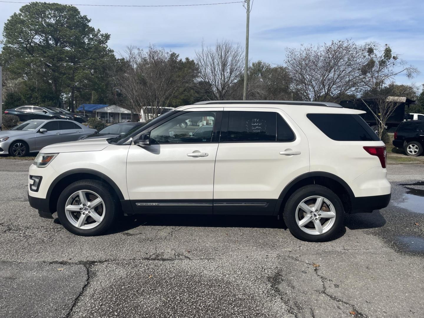 2016 WHITE FORD EXPLORER XLT (1FM5K8D86GG) with an 3.5L engine, Automatic transmission, located at 5103 Dorchester Rd., Charleston, SC, 29418-5607, (843) 767-1122, 36.245171, -115.228050 - Clean interior with Leather, CD/AUX/Sat/Bluetooth, Backup Camera, Dual Climate Control, Power Everything (windows, locks, seats, mirrors), Rear Climate Control, Heated Seats, Power Liftgate, Push Button Start, Keyless Entry, Alloy Wheels. 118k miles Located at New Life Auto Sales! 2023 WINNER for P - Photo#3