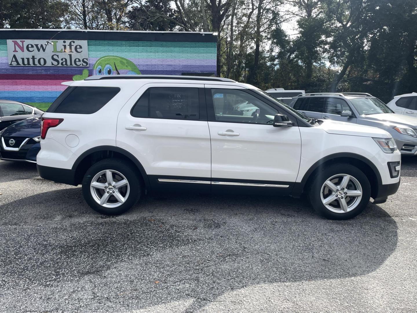 2016 WHITE FORD EXPLORER XLT (1FM5K8D86GG) with an 3.5L engine, Automatic transmission, located at 5103 Dorchester Rd., Charleston, SC, 29418-5607, (843) 767-1122, 36.245171, -115.228050 - Clean interior with Leather, CD/AUX/Sat/Bluetooth, Backup Camera, Dual Climate Control, Power Everything (windows, locks, seats, mirrors), Rear Climate Control, Heated Seats, Power Liftgate, Push Button Start, Keyless Entry, Alloy Wheels. 118k miles Located at New Life Auto Sales! 2023 WINNER for P - Photo#7