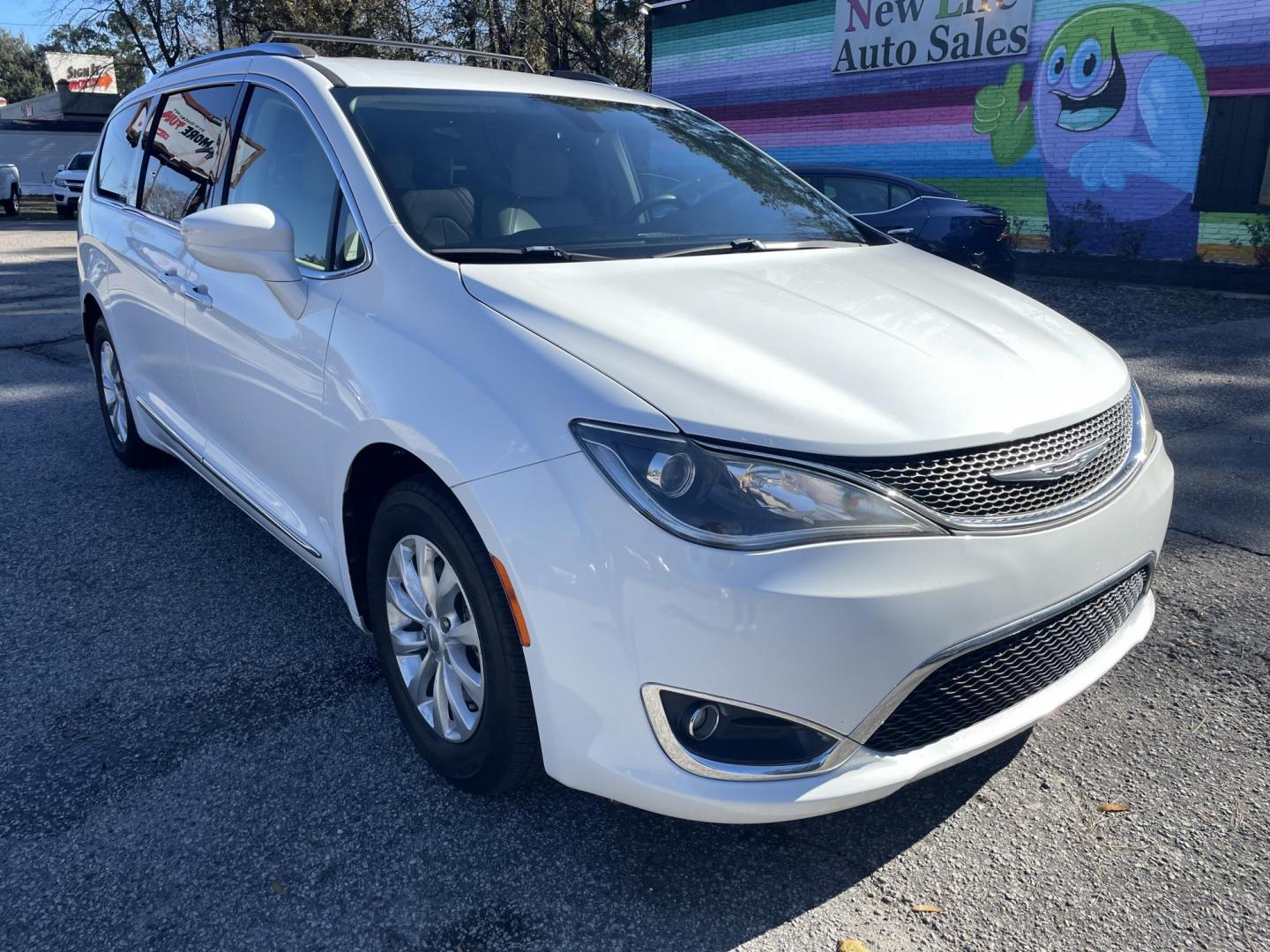 2018 WHITE CHRYSLER PACIFICA TOURING L (2C4RC1BG5JR) with an 3.6L engine, Automatic transmission, located at 5103 Dorchester Rd., Charleston, SC, 29418-5607, (843) 767-1122, 36.245171, -115.228050 - Local Trade-in with Leather, Backup Camera, Radio/Sat/AUX/USB/Bluetooth, Dual Climate Control, Rear Climate Control, Power Everything (windows, locks, seats, mirrors), Power Sliding Doors, Power Liftgate, Heated Seats, Stow 'n Go Seats, Push Button Start, Keyless Entry, WeatherTech Mats, Alloy Wheel - Photo#0