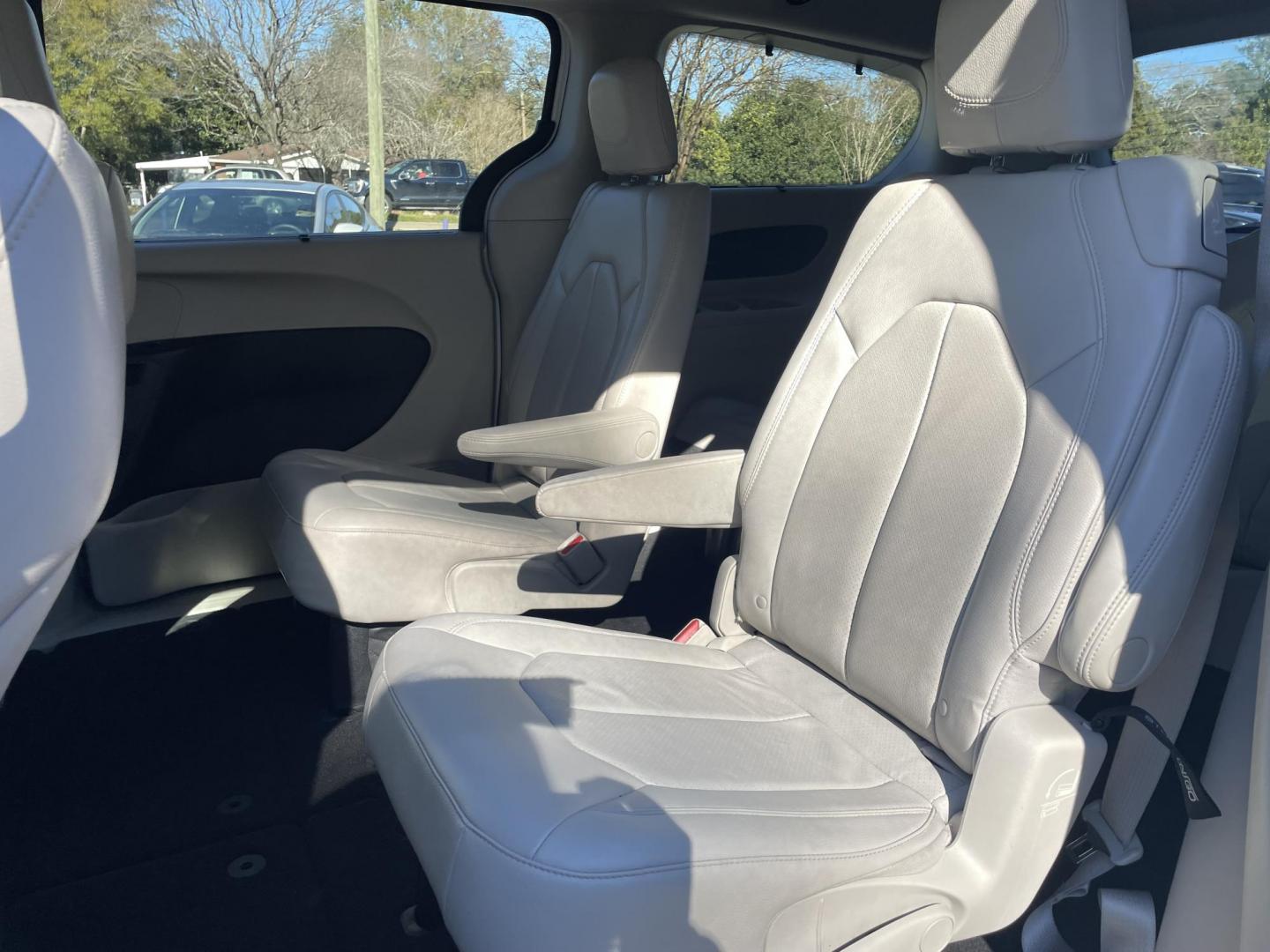 2018 WHITE CHRYSLER PACIFICA TOURING L (2C4RC1BG5JR) with an 3.6L engine, Automatic transmission, located at 5103 Dorchester Rd., Charleston, SC, 29418-5607, (843) 767-1122, 36.245171, -115.228050 - Local Trade-in with Leather, Backup Camera, Radio/Sat/AUX/USB/Bluetooth, Dual Climate Control, Rear Climate Control, Power Everything (windows, locks, seats, mirrors), Power Sliding Doors, Power Liftgate, Heated Seats, Stow 'n Go Seats, Push Button Start, Keyless Entry, WeatherTech Mats, Alloy Wheel - Photo#15