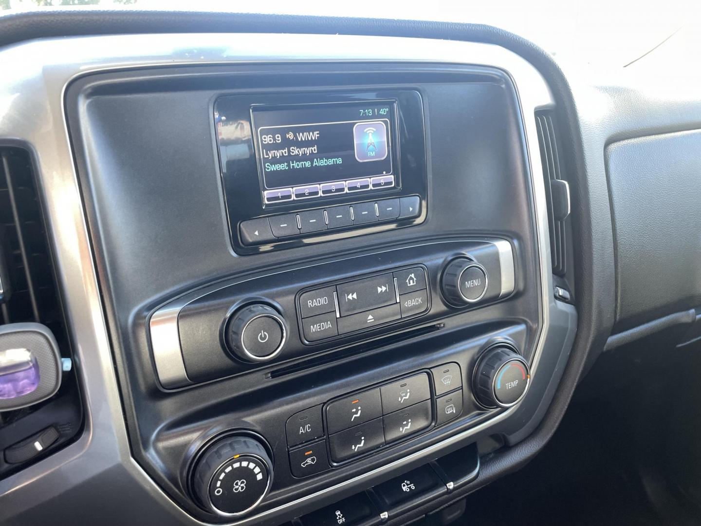 2014 WHITE CHEVROLET SILVERADO 1500 LT (3GCPCREH5EG) with an 4.3L engine, Automatic transmission, located at 5103 Dorchester Rd., Charleston, SC, 29418-5607, (843) 767-1122, 36.245171, -115.228050 - Clean CarFax (no accidents reported!) CD/AUX/USB/Sat/Bluetooth, OnStar available, Power Windows, Power Locks, Power Mirrors, Keyless Entry, Bedliner, Tow Package, Alloy Wheels. 114k miles Located at New Life Auto Sales! 2023 WINNER for Post & Courier's Charleston's Choice Pre-owned Car Dealer AND 2 - Photo#14