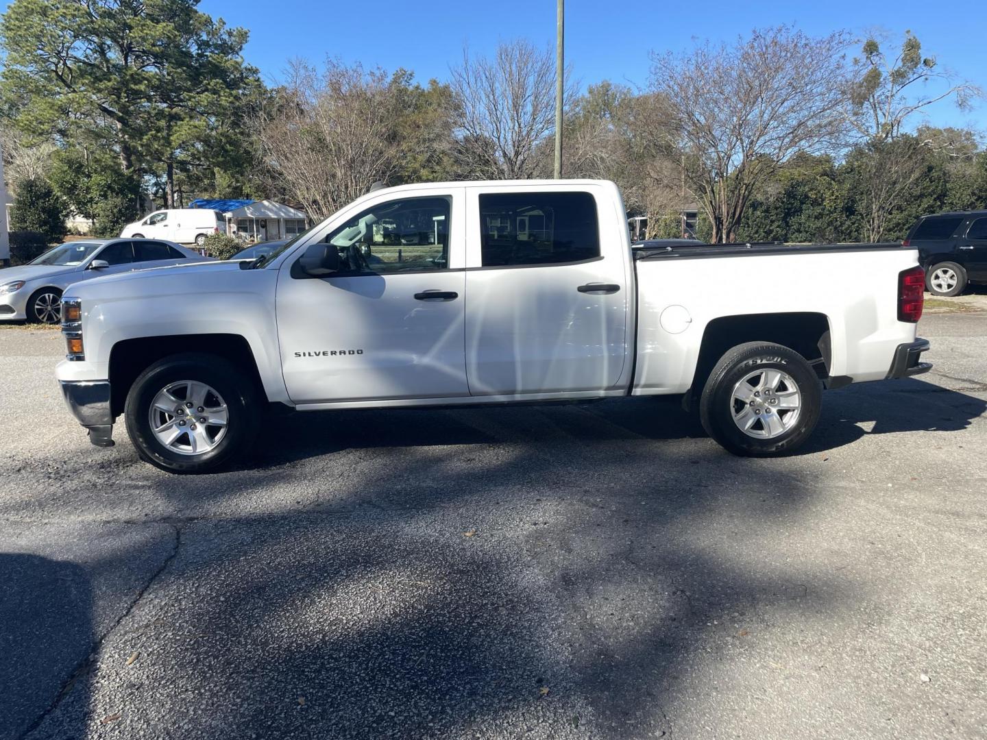 2014 WHITE CHEVROLET SILVERADO 1500 LT (3GCPCREH5EG) with an 4.3L engine, Automatic transmission, located at 5103 Dorchester Rd., Charleston, SC, 29418-5607, (843) 767-1122, 36.245171, -115.228050 - Photo#3