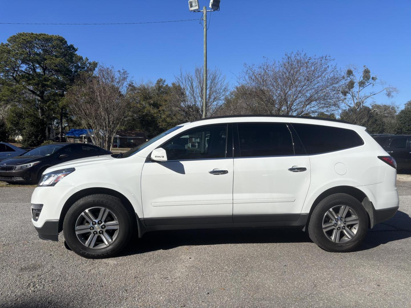 2017 WHITE CHEVROLET TRAVERSE LT (1GNKRHKD0HJ) with an 3.6L engine, Automatic transmission, located at 5103 Dorchester Rd., Charleston, SC, 29418-5607, (843) 767-1122, 36.245171, -115.228050 - Gorgeous! Fantastic Carfax history report - One Owner, No Accidents, and Great maintenance Records! Low mileage, 3rd Row, Leather interior, leather/memory/power/heated seating, DOUBLE sunroof!, Power Liftgate, remote start, MultiZone Climate Control, Rear Bucket Seats, XM Satellite/Pandora/Bluetoot - Photo#2